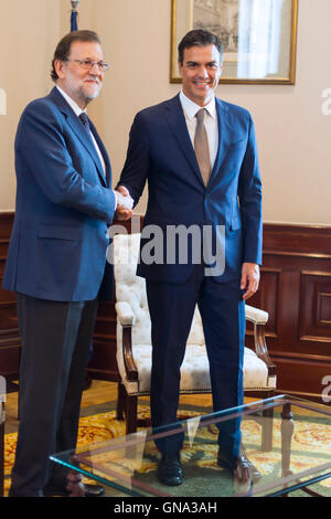 Madrid, Spanien. 29. August 2016. Kommissarischer Ministerpräsident Mariano Rajoy und spanische sozialistische Partei Führer, Pedro Sanchez, bei einem Treffen in Madrid am Montag 29 August 2016 Credit: Gtres Información Más lokalen auf line,S.L./Alamy Live News Stockfoto