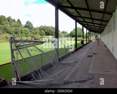 Glasgow, Scotland, UK 29. August 2016. Drumchapel Amateur F.C.privided spielen die bescheidenen Anfänge von Sir Alex Ferguson, David Moyes und Andy Gray noch im Glenhead Park, Duntocher. Einen interessanten Kontrast zu den Stadien studierte sie später in ihrer Karriere an. © Gerard Fähre/Alamy Live-Nachrichten Stockfoto