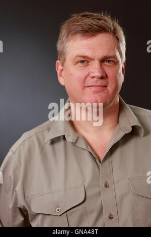 Edinburgh, UK. 29. August 2016. Edinburgh International Book Festival 17. Tag. Edinburgh International Book Festival findet statt in Charlotte Square Gardens. Edinburgh. Abgebildete Ray Mears. Pako Mera/Alamy Live-Nachrichten Stockfoto