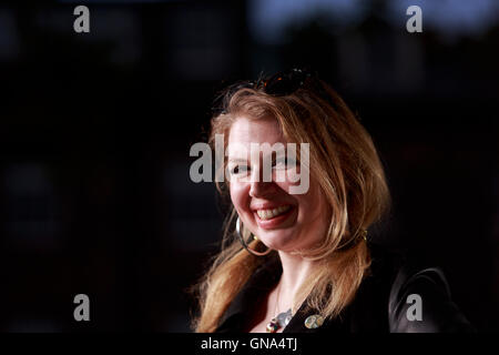 Edinburgh, UK. 29. August 2016. Edinburgh International Book Festival 17. Tag. Edinburgh International Book Festival findet statt in Charlotte Square Gardens. Edinburgh. Abgebildete Zoe Howe. Pako Mera/Alamy Live-Nachrichten Stockfoto