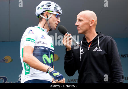 Lugones, Spanien. 29. August 2016. Alejandro Valverde (Movistar Team) beim Start der 10. Etappe des Radsports Rennen "La Vuelta a España" (Spanien-Rundfahrt) zwischen Lugones und Seen von Covadonga am 29. August 2016 in Lugones, Spanien. Bildnachweis: David Gato/Alamy Live-Nachrichten Stockfoto