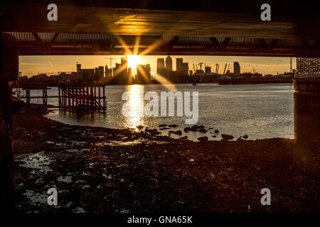 London, UK. 29. August 2016. UK-Wetter: Sonnenuntergang am Thames Barrier, East London. Copyright Carol Moir/Alamy Live News. Stockfoto