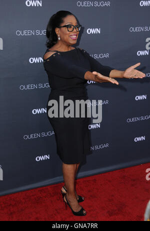 Burbank, CA, USA. 29. August 2016. 29. August 2016 - Burbank, Kalifornien. Oprah Winfrey. Premiere der OWN '' Königin Zucker '' bei Warner Bros.-Studio-Menge. Bildnachweis: Birdie Thompson/AdMedia Credit: Birdie Thompson/AdMedia/ZUMA Draht/Alamy Live-Nachrichten Stockfoto