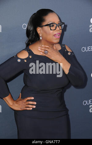 Burbank, CA, USA. 29. August 2016. 29. August 2016 - Burbank, Kalifornien. Oprah Winfrey. Premiere der OWN '' Königin Zucker '' bei Warner Bros.-Studio-Menge. Bildnachweis: Birdie Thompson/AdMedia Credit: Birdie Thompson/AdMedia/ZUMA Draht/Alamy Live-Nachrichten Stockfoto