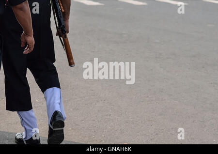 Indische Armee mit AK-47 Stockfoto
