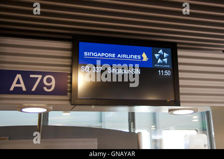 Düsseldorf - 22. Juli 2016: Singapore Airlines: Inaugural Flight bereit Stockfoto