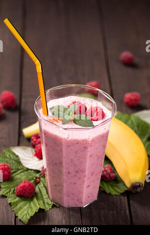 Himbeer-Bananen-smoothie Stockfoto