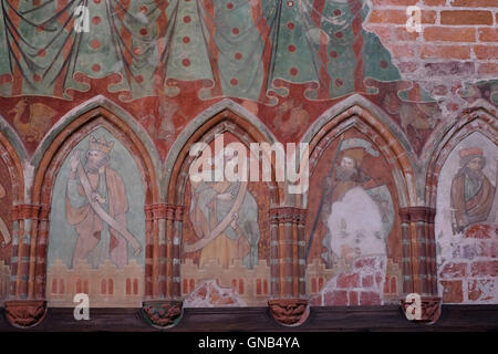 Fresken Sie im Inneren der Kirche von der Heiligsten Jungfrau Maria auf der größten gotischen Burg in Europa-das Schloss des Deutschen Ordens, erbaut durch die Kreuzritter, ein deutscher Geistlicher Orden der Kreuzritter, in Form einer Ordensburg-Festung befindet sich in der Stadt Malbork im Großraum Zulawy in Nordpolen Westpommern Stockfoto