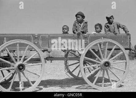 Tenant Farmer Kinder in neuen Wagen, Pike County, Alabama, USA, Marion Post Wolcott für Farm Security Administration, Mai 1939 Stockfoto