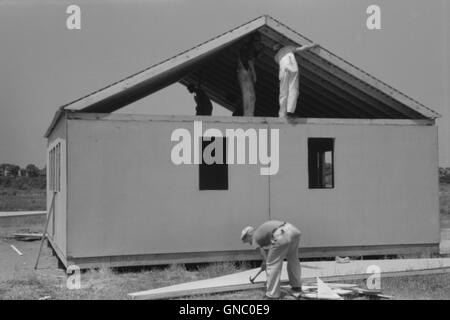 Farm Security Administration (FSA) vorgefertigt Verteidigung Wohnungen im Bau, Hartford, Connecticut, USA, Marion Post Wolcott für Farm Security Administration, Juni 1941 Stockfoto