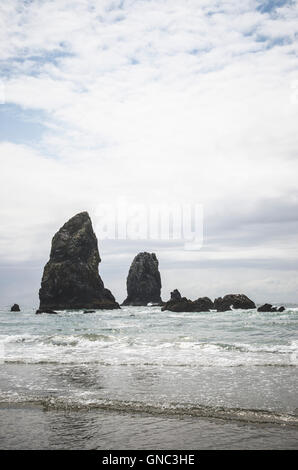 Felsformationen, Canon Beach, Oregon, USA Stockfoto