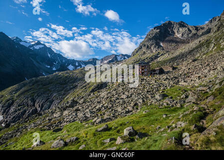 Die Stubaier Alpen. Nürnberger Hütte-Berghütte Stockfoto