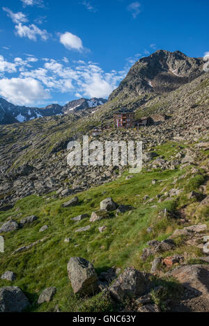 Die Stubaier Alpen. Nuerberger Hütte-Berghütte Stockfoto