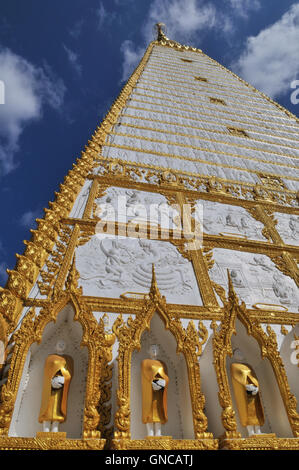 Ubon Ratchathany, Wat Phra, Nong Bua, Buddha-Statuen und Fresken auf Gold-Tempel Stockfoto