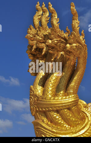 Ubon Ratchathany, Wat Phra, Nong Bua, goldene Drachen Stockfoto