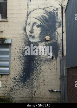 BANKSY Stencilled Kunstwerk an der Wand in Bristol Docks in 2014 gemalt und zeigen Gebrauchsspuren im August 2016. Foto Tony Gale Stockfoto