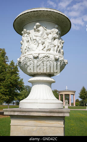 Vase gemacht Besetzung Zink im Schlossgarten, von Friedrich Drake, Neustrelitz, Mecklenburg-Vorpommern, Deutschland Stockfoto