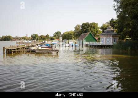 Zierker See mit Waschhaus, Neustrelitz, Mecklenburg-Vorpommern, Deutschland Stockfoto