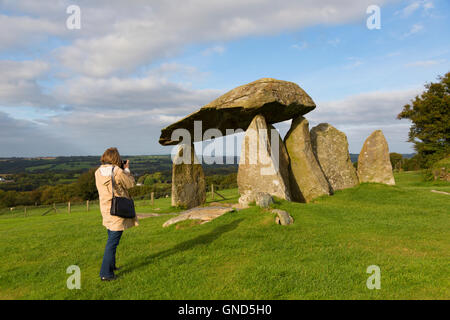 Die Pentre Ifan neolithische Grabkammer, Pembrokeshire, Wales, Vereinigtes Königreich.  Es wird beschrieben als "Portal Dolmen" Stockfoto