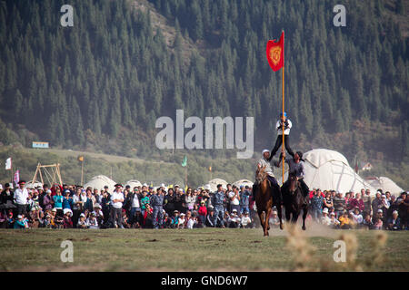 Darsteller auf der Kyrchyn Jailoo auf die Welt Nomad Spiele 2014 in Kirgisistan. Stockfoto