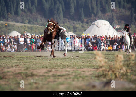 Darsteller auf der Kyrchyn Jailoo auf die Welt Nomad Spiele 2014 in Kirgisistan. Stockfoto