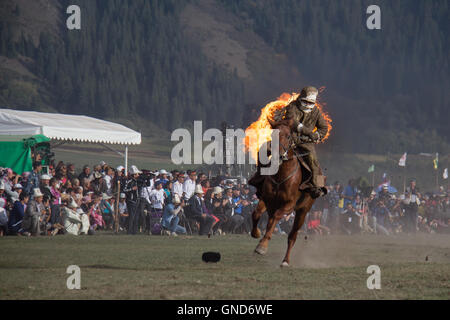 Darsteller auf der Kyrchyn Jailoo auf die Welt Nomad Spiele 2014 in Kirgisistan. Stockfoto