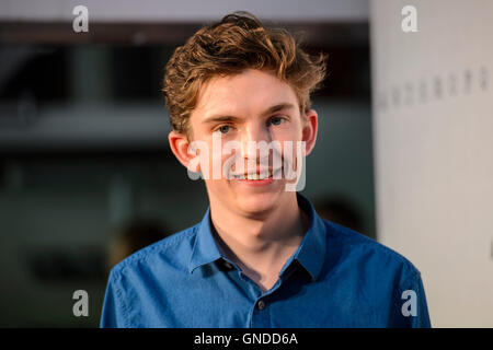 Bill Milner besucht die UK-Premiere von Menschenaffen am British Film Institute, London. Stockfoto