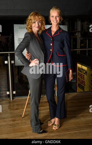 Anna Geislerova und Eva Herzigova besucht die UK-Premiere von Menschenaffen am British Film Institute, London. Stockfoto