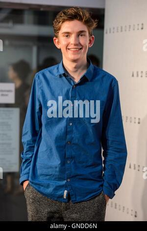 Bill Milner besucht die UK-Premiere von Menschenaffen am British Film Institute, London. Stockfoto