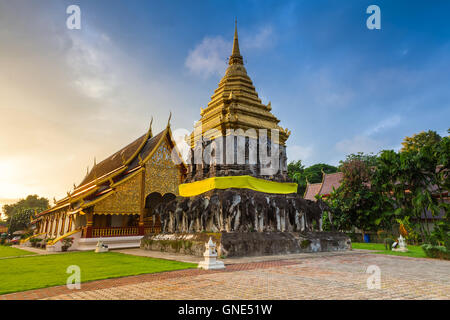 Wat Chiang Man bei Sonnenaufgang, der älteste Tempel in Chiang Mai, Thailand. Stockfoto