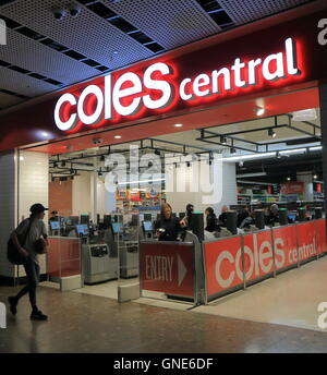 Menschen-Shop in Coles Supermarkt in Melbourne Australien. Stockfoto