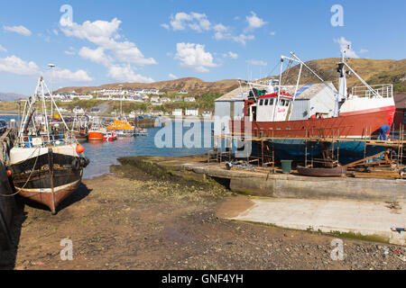 Mallaig Port schottischen Highlands Lochaber Scotland UK an der Westküste in der Nähe von Isle Of Skye im Sommer bei blauem Himmel Stockfoto