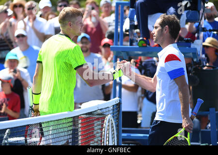 Flushing Meadows, New York, USA. 29. August 2016. US Open Tennis Championships. Ausbildung und Qualifizierung. Richard Gasquet (FRA) wird von Kyle Edmund (GBR) Kredit geschlagen: Action Plus Sport/Alamy Live News Stockfoto