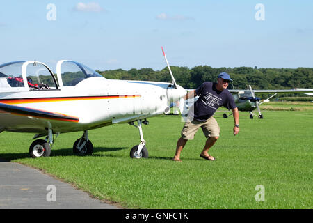 Shobdon Flugplatz, Herefordshire, UK 30. August 2016. Vierzig Flugzeuge besucht Shobdon Flugplatz heute bei schönem Wetter im Rahmen des hellen Flugzeuges Association (LAA) UK Tour 2016. Die LAA 70 Jahre feiert in diesem Jahr da es ursprünglich als beliebte Flying Association (PFA) gegründet wurde. Stockfoto