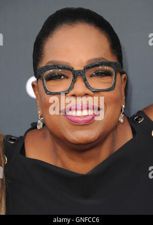 BURBANK, CA - 29 AUGUST: Oprah Winfrey bei der Premiere von der eigenen "Königin Zucker" in den Warner Bros Studios am 29. August 2016 in Burbank, Kalifornien. MPI99/MediaPunch Stockfoto