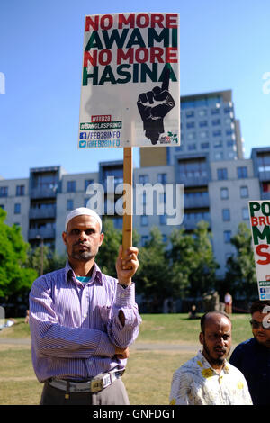 London, UK, 30. August 2016. Bangladesch-Aktivisten demonstrieren in London, wie der oberste Gerichtshof in Bangladesh Jamaat-e-Islami, des Landes größte islamische Partei Führungsmitglied der, Mir Quasem Ali Todesurteil bestätigt. Der Führer wird beschuldigt, für Kriegsverbrechen während der Bangladesh Befreiung-Krieg 1971 gegen Pakistan. Demonstranten gegen das Todesurteil demonstrieren. Bildnachweis: ZEN - Zaneta Razaite / Alamy Live News Stockfoto