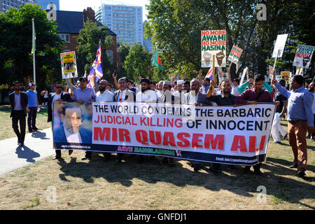 London, UK, 30. August 2016. Bangladesch-Aktivisten demonstrieren in London, wie der oberste Gerichtshof in Bangladesh Jamaat-e-Islami, des Landes größte islamische Partei Führungsmitglied der, Mir Quasem Ali Todesurteil bestätigt. Der Führer wird beschuldigt, für Kriegsverbrechen während der Bangladesh Befreiung-Krieg 1971 gegen Pakistan. Demonstranten gegen das Todesurteil demonstrieren. Bildnachweis: ZEN - Zaneta Razaite / Alamy Live News Stockfoto