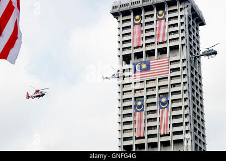 Kuala Lumpur, Malaysia. 31. August 2016. Malaysier Feiern zum Nationalfeiertag Kennzeichnung 59 Jahre von Unabhängigkeit Malaysias am Platz Unabhängigkeit in Kuala Lumpur, Malaysia am 31. August 2016. Bildnachweis: Chris JUNG/Alamy Live-Nachrichten Stockfoto