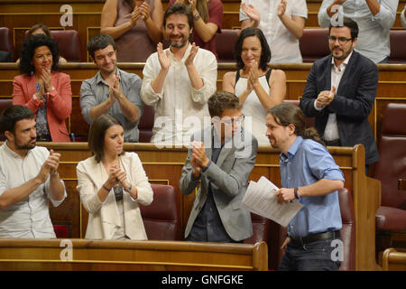 Madrid, Spanien. 31. August 2016. Iñigo Errejon, Irene Montero, Politiker Pablo Iglesias, Carolina Bescansa, Alberto Garzon während der Investitur Sitzung des Abgeordnetenhauses in Madrid am Mittwoch 31 August 2016 Credit: Gtres Información Más lokalen auf line,S.L./Alamy Live News Stockfoto