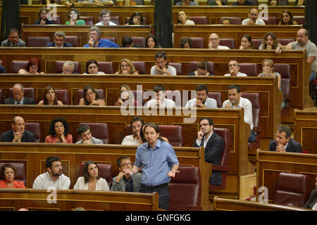 Madrid, Spanien. 31. August 2016. Iñigo Errejon, Irene Montero, Politiker Pablo Iglesias, Carolina Bescansa, Alberto Garzon während der Investitur Sitzung des Abgeordnetenhauses in Madrid am Mittwoch 31 August 2016 Credit: Gtres Información Más lokalen auf line,S.L./Alamy Live News Stockfoto