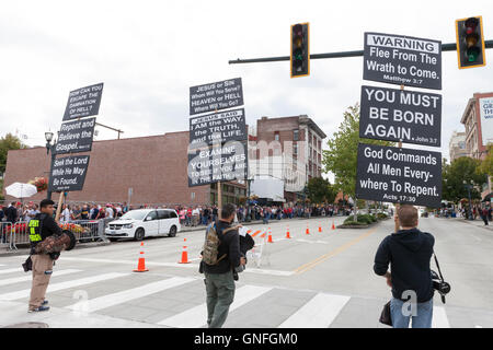 Everett, Washington, USA. 30. August 2016. Trump für Präsidenten Rallye Xfinity Arena. Bildnachweis: Paul Gordon/Alamy Live-Nachrichten Stockfoto