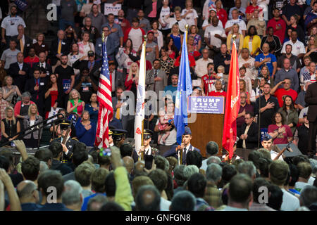 Everett, Washington, USA. 30. August 2016. Trump für Präsidenten Rallye Xfinity Arena. Bildnachweis: Paul Gordon/Alamy Live-Nachrichten Stockfoto