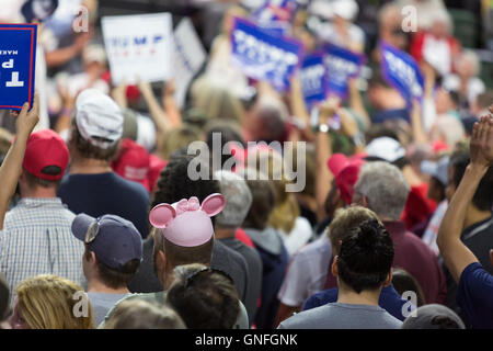 Everett, Washington, USA. 30. August 2016. Trump für Präsidenten Rallye Xfinity Arena. Bildnachweis: Paul Gordon/Alamy Live-Nachrichten Stockfoto
