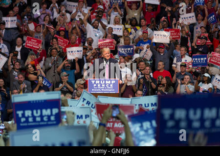 Everett, Washington, USA. 30. August 2016. Trump spricht Unterstützer seines Präsidenten Rallye Xfinity Arena. Er ist der Kandidat der Republikaner für die Präsidentschaftswahl 2016. Bildnachweis: Paul Gordon/Alamy Live-Nachrichten Stockfoto