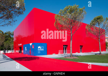 Venedig, Italien. 31. August 2016. Das neue rote Gebäude des 73. Filmfestspiele von Venedig. Bildnachweis: Simone Padovani / Erwachen / Alamy Live News Stockfoto