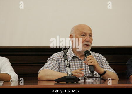 Napoli, Italien. 31. August 2016. "Antico Moderno e Post Moderno" Gespräch über Kunst Professor Domenico De Masi in einer Besprechung, die Analyse der Veränderungen der Zeit durch Soziologie. Den Pfad identifiziert der ökonomischen Ideen, politischen und kulturellen Rechte, die durch die Komplexität der Periode beginnend und endend mit dem industriellen Zeitalter bis zum heutigen Tag eingehalten werden. Im Bildnachweis Domenico De Masi: Salvatore Esposito/Alamy Live News Stockfoto