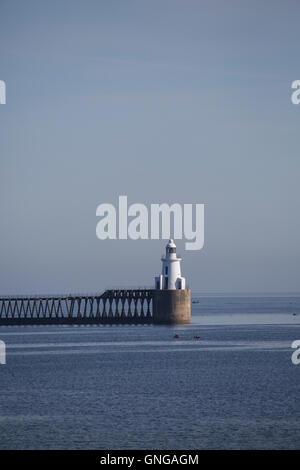 Blyth Harbour Leuchtturm am Tag der Nordsee Tall Ships Regatta in Blyth in Northumberland, England. Stockfoto