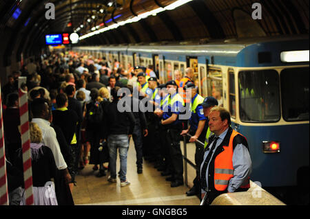 Die Theresienwiese U-Bahnstation während des Oktoberfestes in München, 2014 Stockfoto