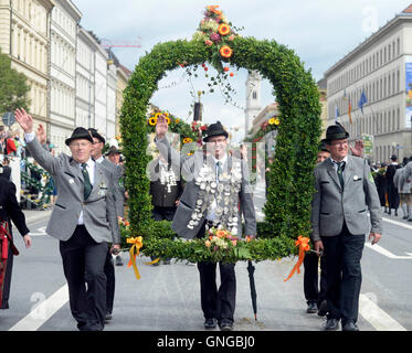 Tracht Und Schuetzenumzug (Trachtenumzug) für das Münchner Oktoberfest, 2014 Stockfoto