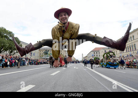 Tracht Und Schuetzenumzug (Trachtenumzug) für das Münchner Oktoberfest, 2014 Stockfoto